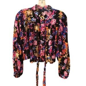RACHEL ROY SIZE MEDIUM NWOT BLACK FLORAL CROPPED BUTTON FRONT PEASANT BOHO TOP